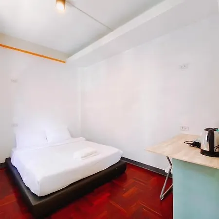 Go Inn Bts Surasak Silom V โกอินน์ Bts สุรศักดิ์ สีลม 2 Bangkok Exterior photo